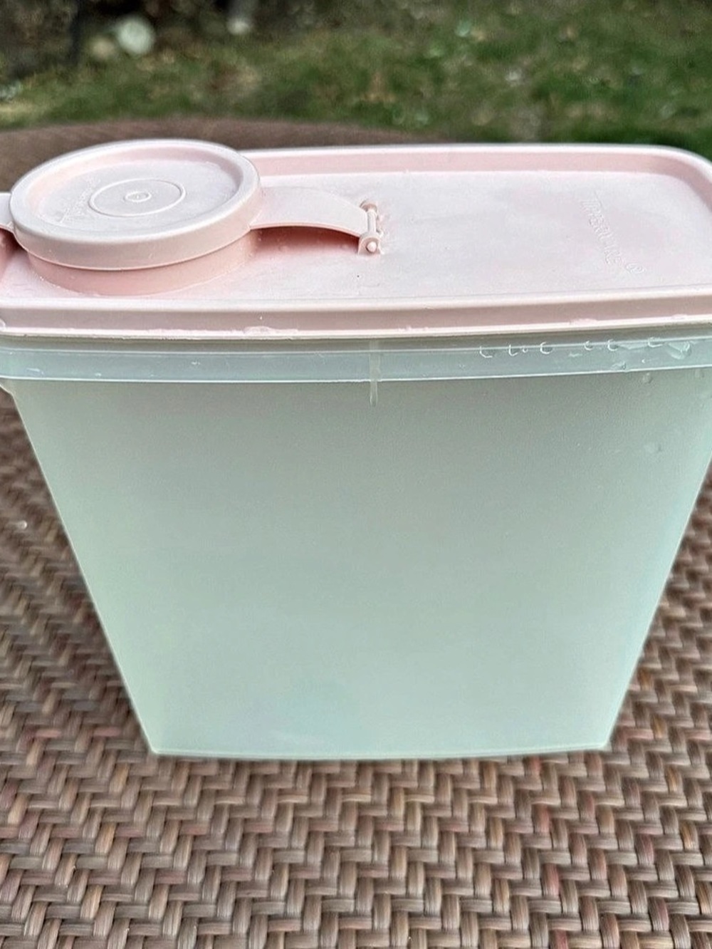 Vintage Tupperware Store-N-Pour Cereal Keeper Pink Lid 471-11 Ret